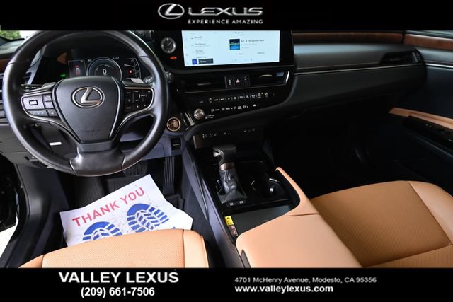 Used 2025 Lexus ES 300h w/ Premium Package FWD image 18