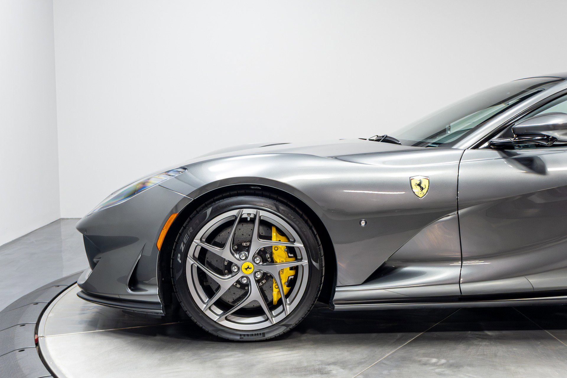 Used 2020 Ferrari 812 Superfast RWD image 32