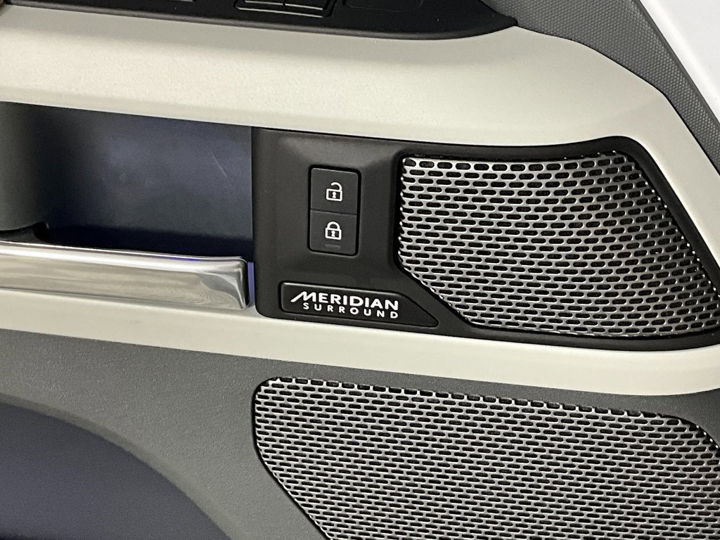 Certified 2023 Land Rover Defender 90 SE image 18