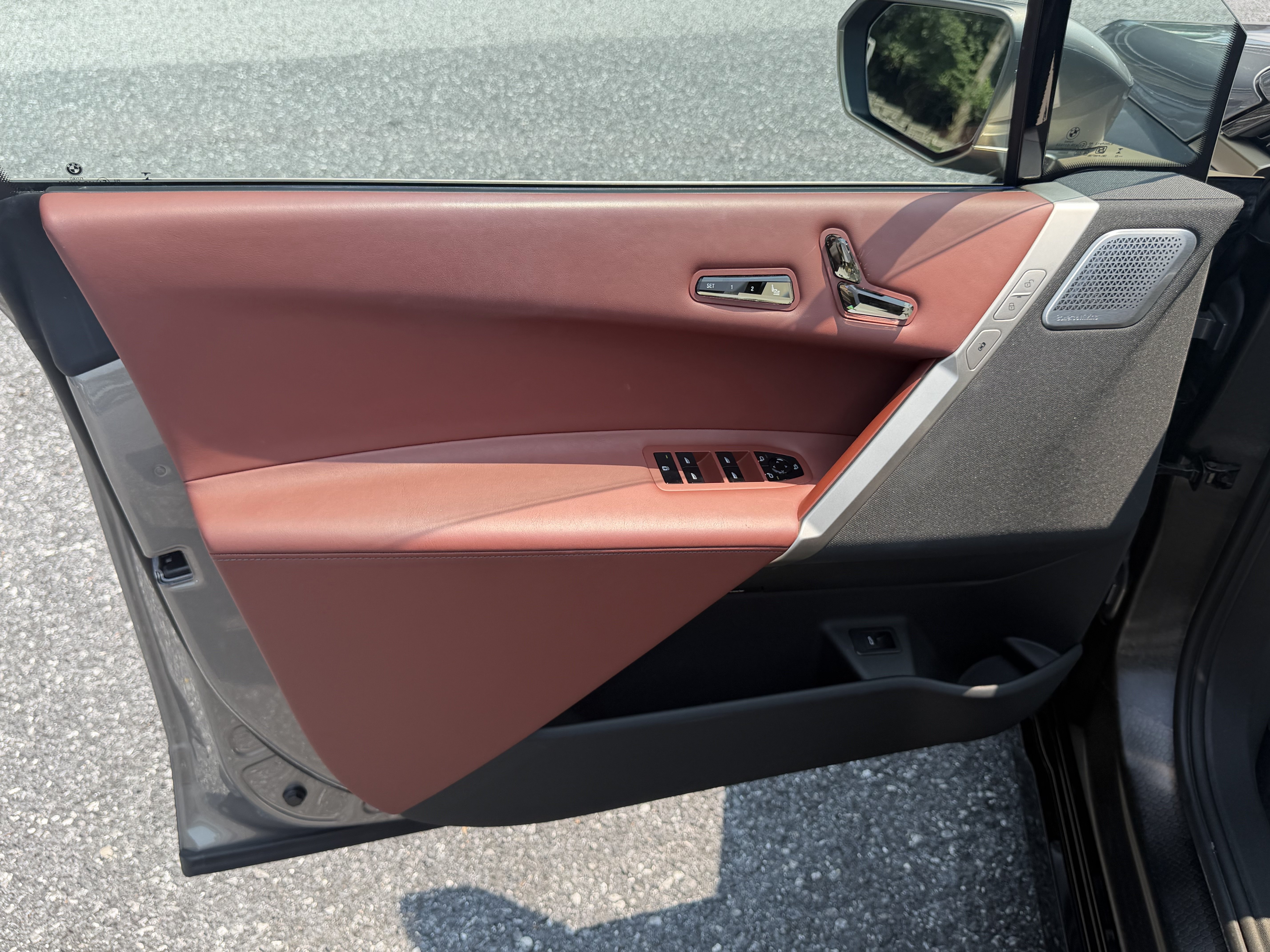 Certified 2023 BMW iX M60 w/ Executive Package AWD/4WD image 9