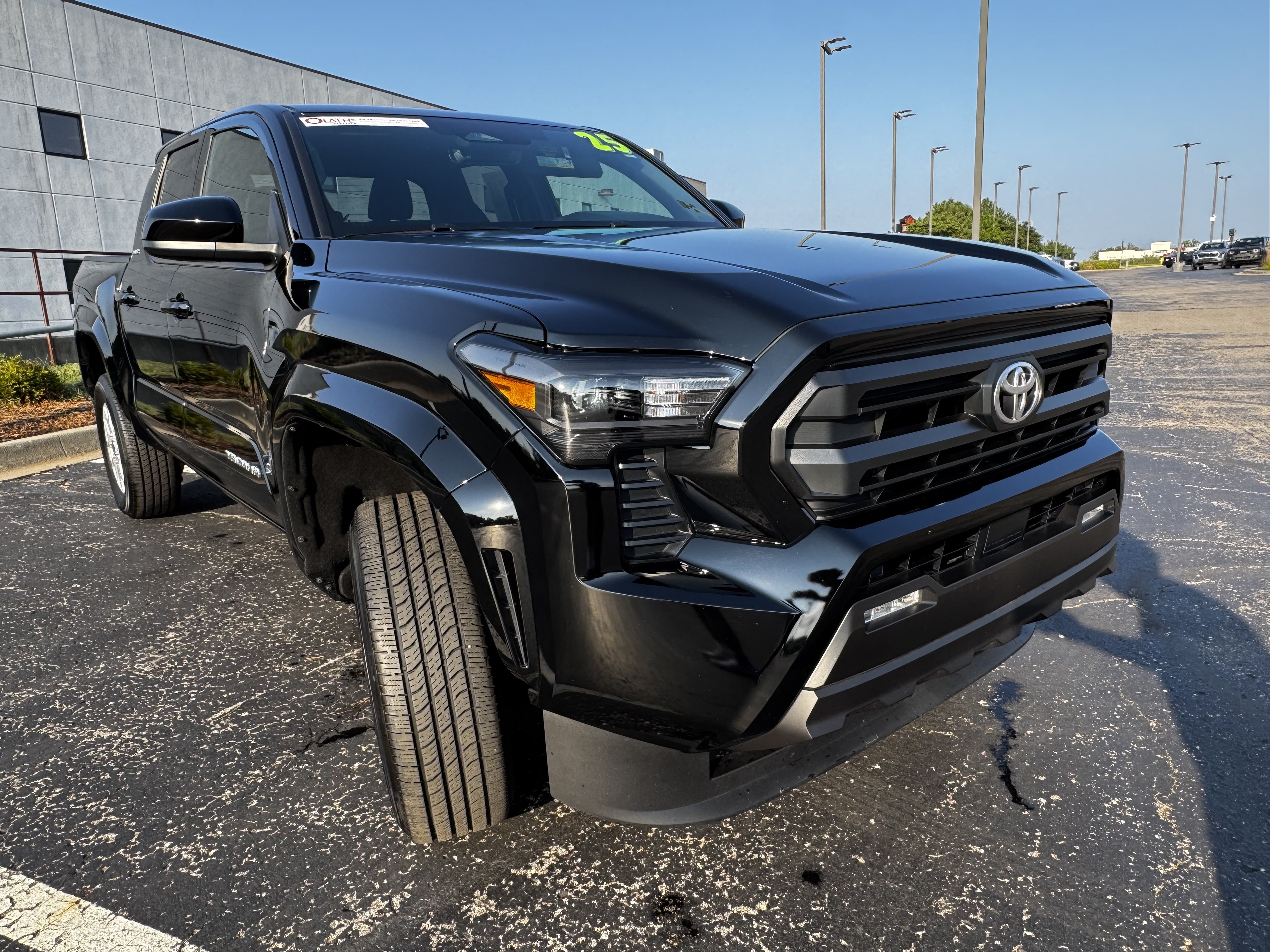 Certified 2025 Toyota Tacoma SR5 AWD/4WD image 14