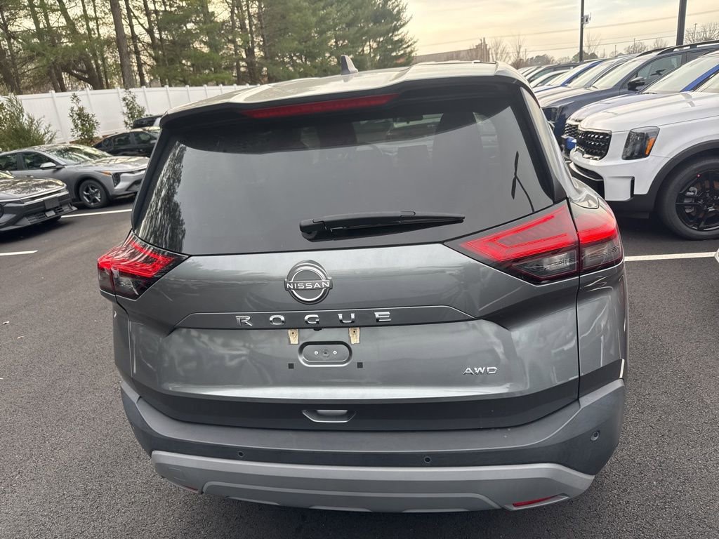 Used 2023 Nissan Rogue S image 4