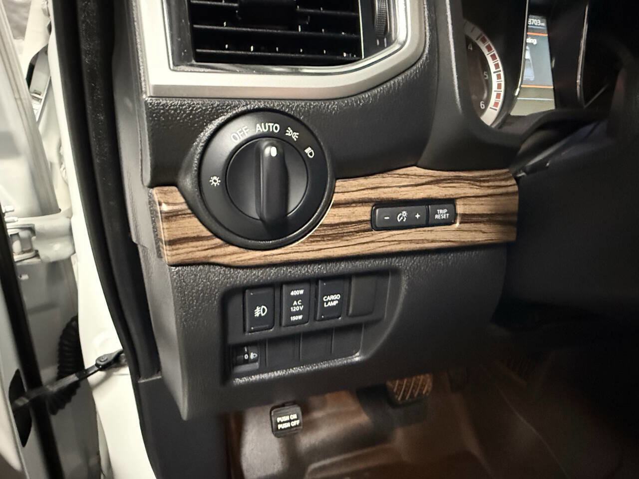 Used 2019 Nissan Titan SL w/ Texas Titan Edition image 19