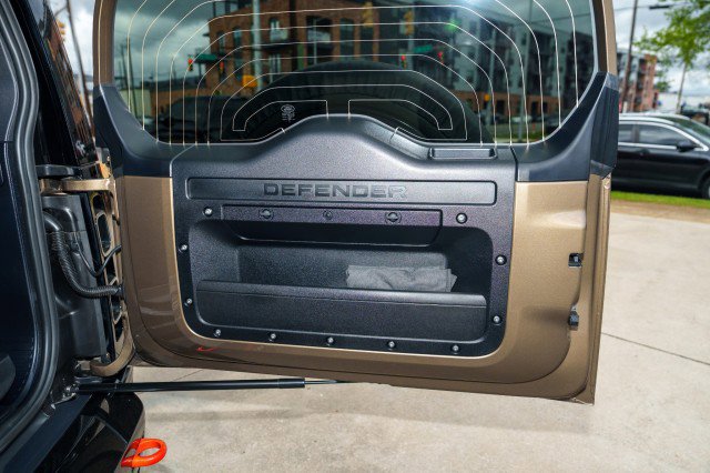 Used 2025 Land Rover Defender 130 X image 29