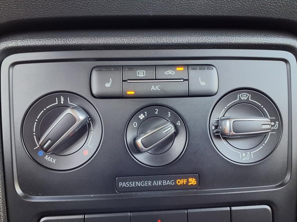 Used 2014 Volkswagen Beetle 2.5 image 26