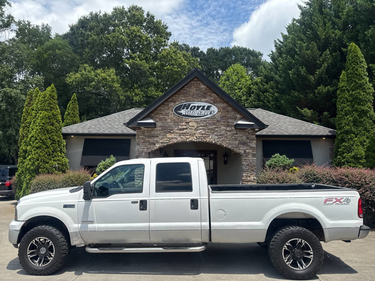 Used 2005 Ford F350 XLT image 1