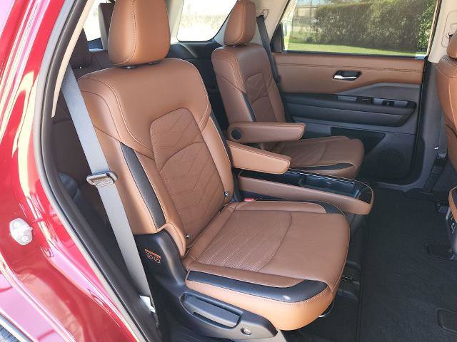 Certified 2024 Nissan Pathfinder Platinum image 15