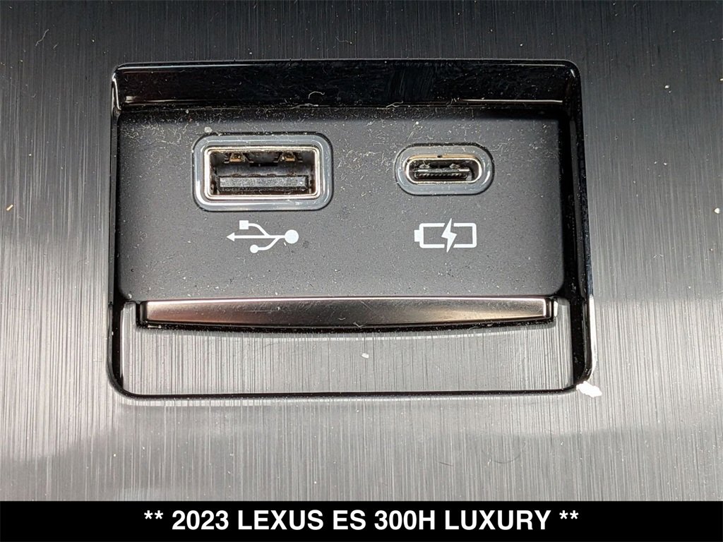 Used 2023 Lexus ES 300h w/ Accessory Package (Z2) image 24