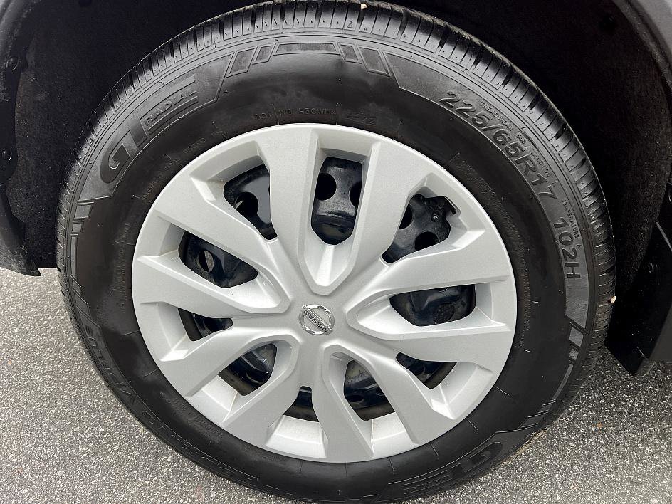 Used 2017 Nissan Rogue S image 11