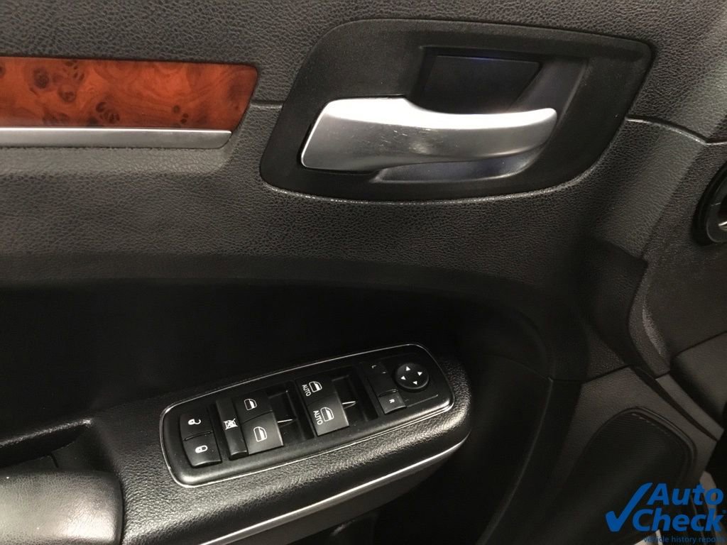 Used 2013 Chrysler 300 AWD w/ Driver Convenience Group image 21