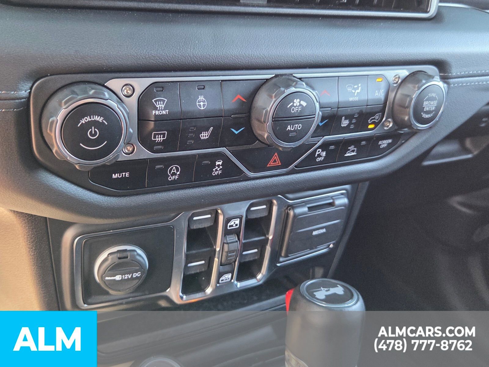 Used 2024 Jeep Wrangler Sahara w/ Safety Group image 25