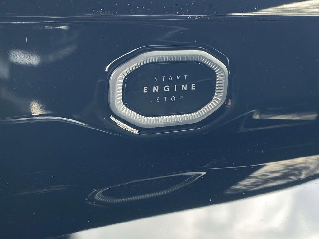 New 2026 Jeep Grand Cherokee Limited w/ Luxury Tech Group II RWD image 23