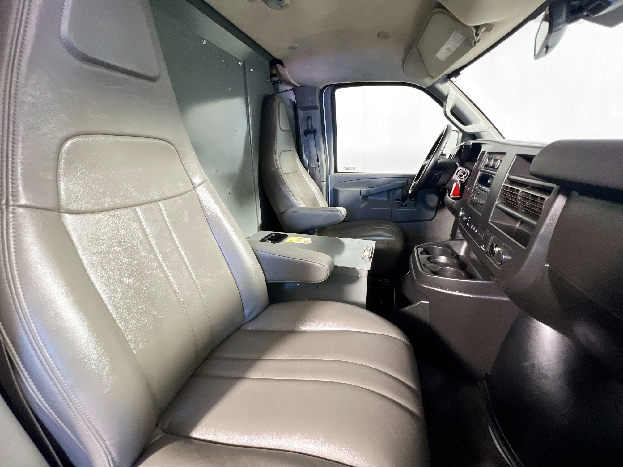Used 2020 Chevrolet Express 3500 Extended w/ Driver Convenience Package RWD image 28