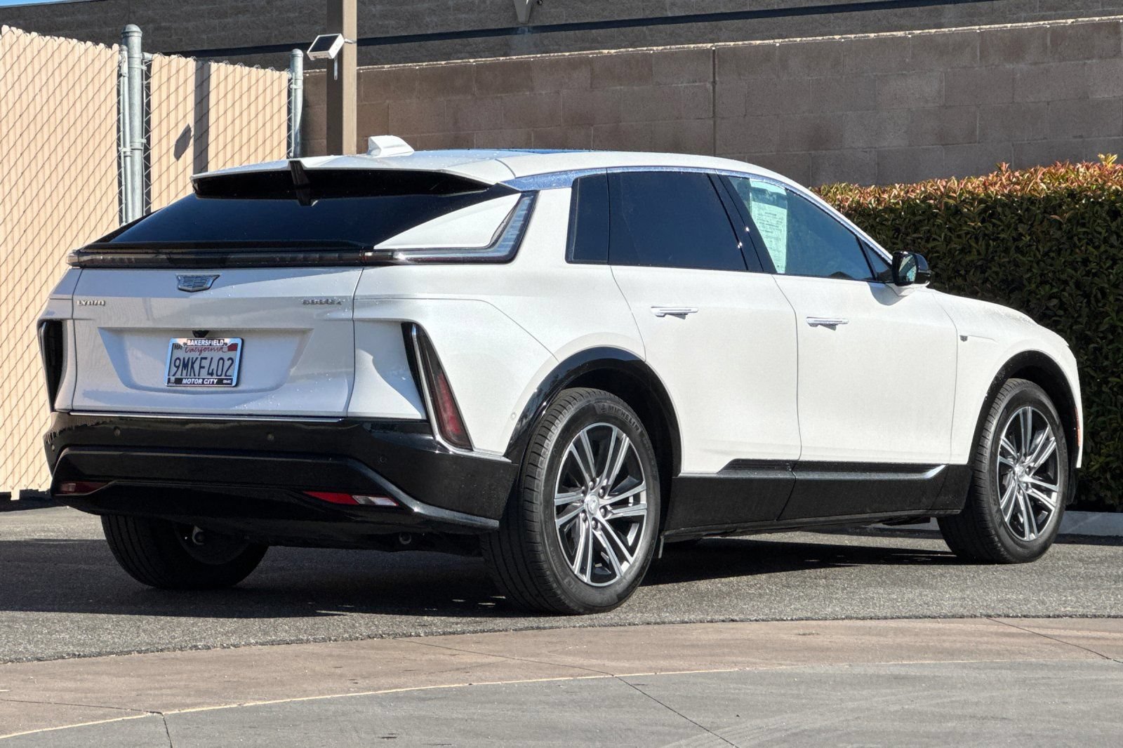Certified 2024 Cadillac Lyriq Luxury AWD/4WD image 4
