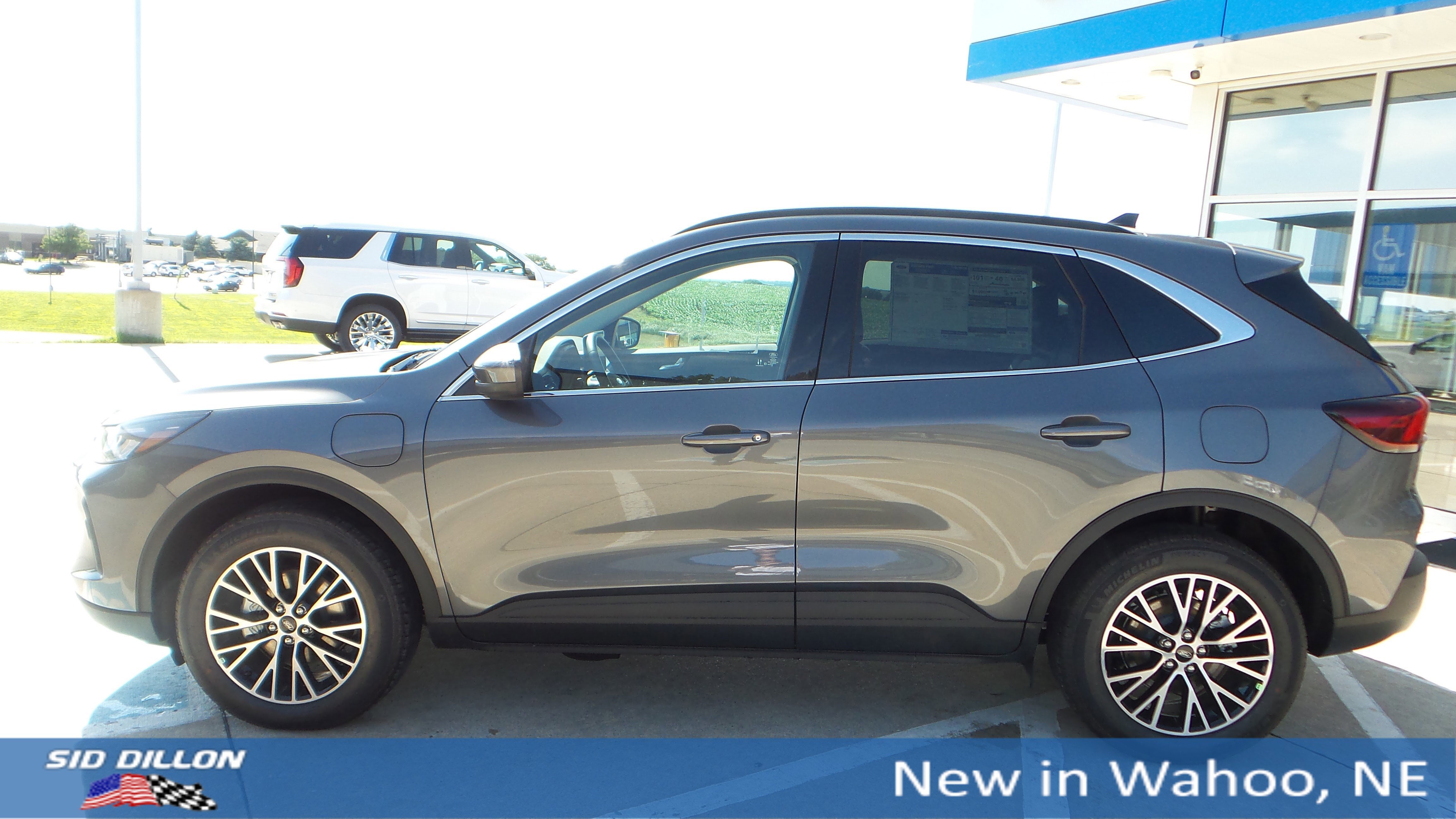 New 2025 Ford Escape SE image 2