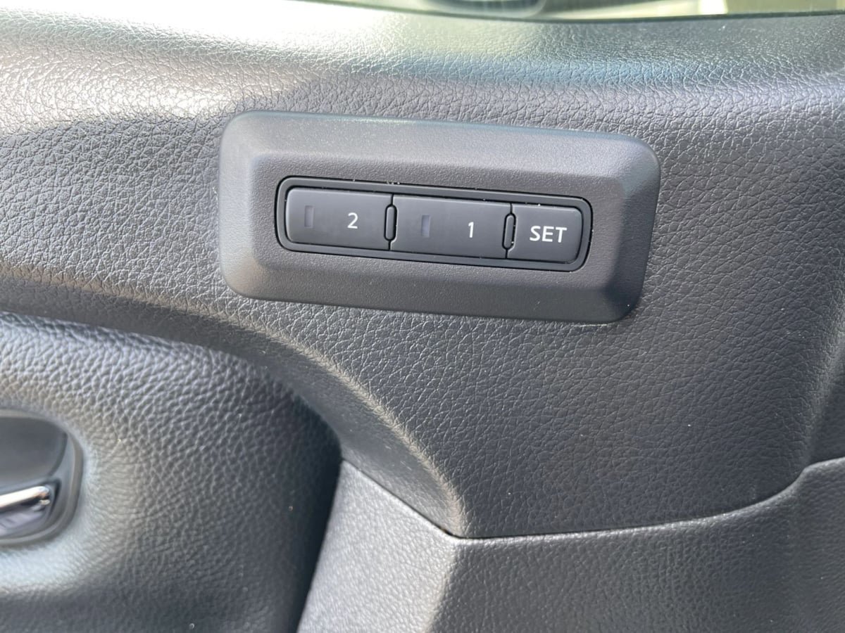 Used 2016 Nissan Titan SL image 19