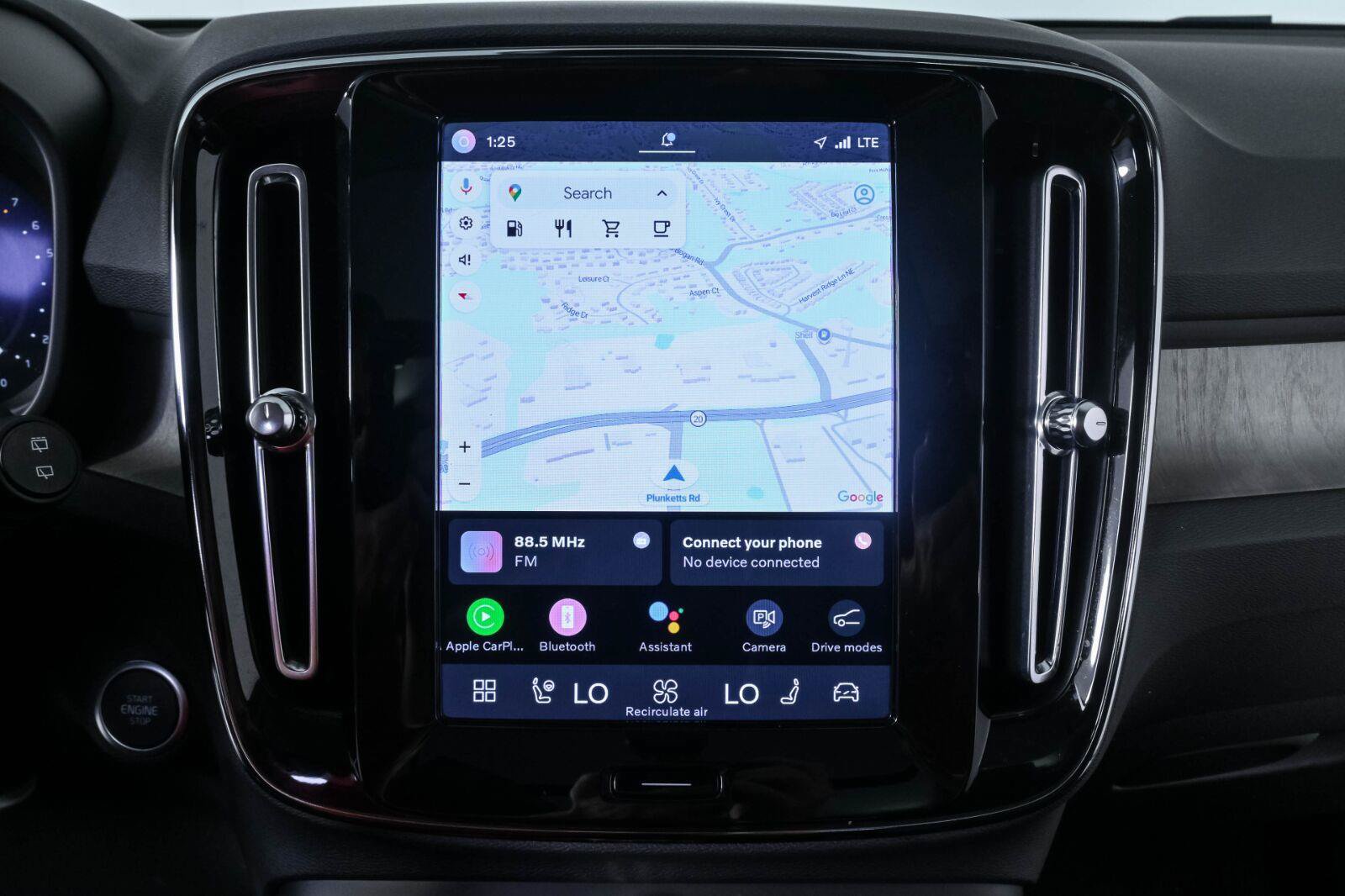 Certified 2023 Volvo XC40 B5 Plus w/ Climate Package AWD/4WD image 15