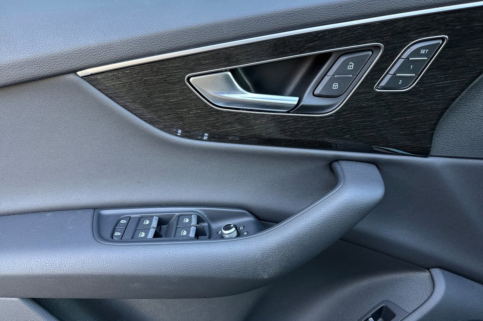 Used 2025 Audi Q7 3.0T Premium w/ Convenience Package image 8