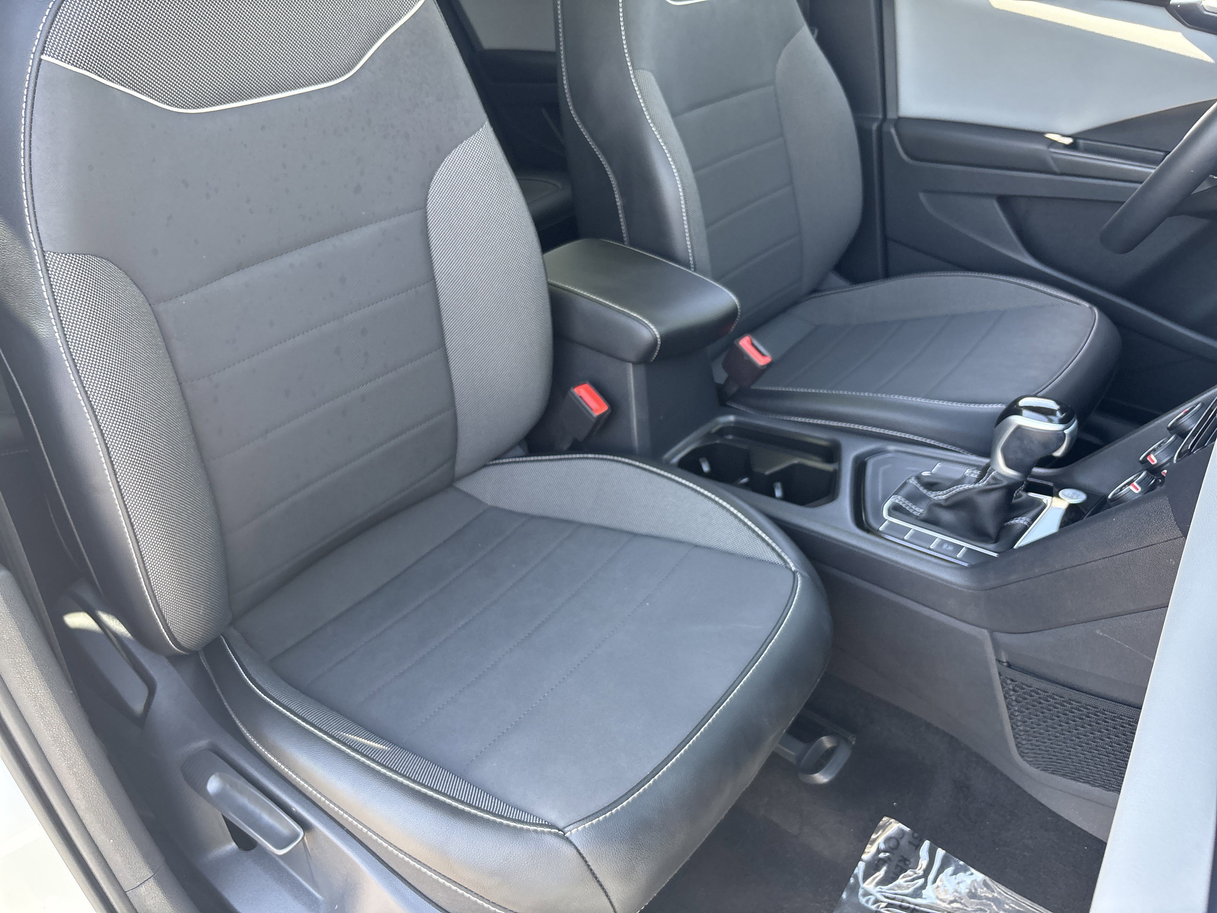 Used 2023 Volkswagen Taos SE w/ Panoramic Sunroof Package image 8