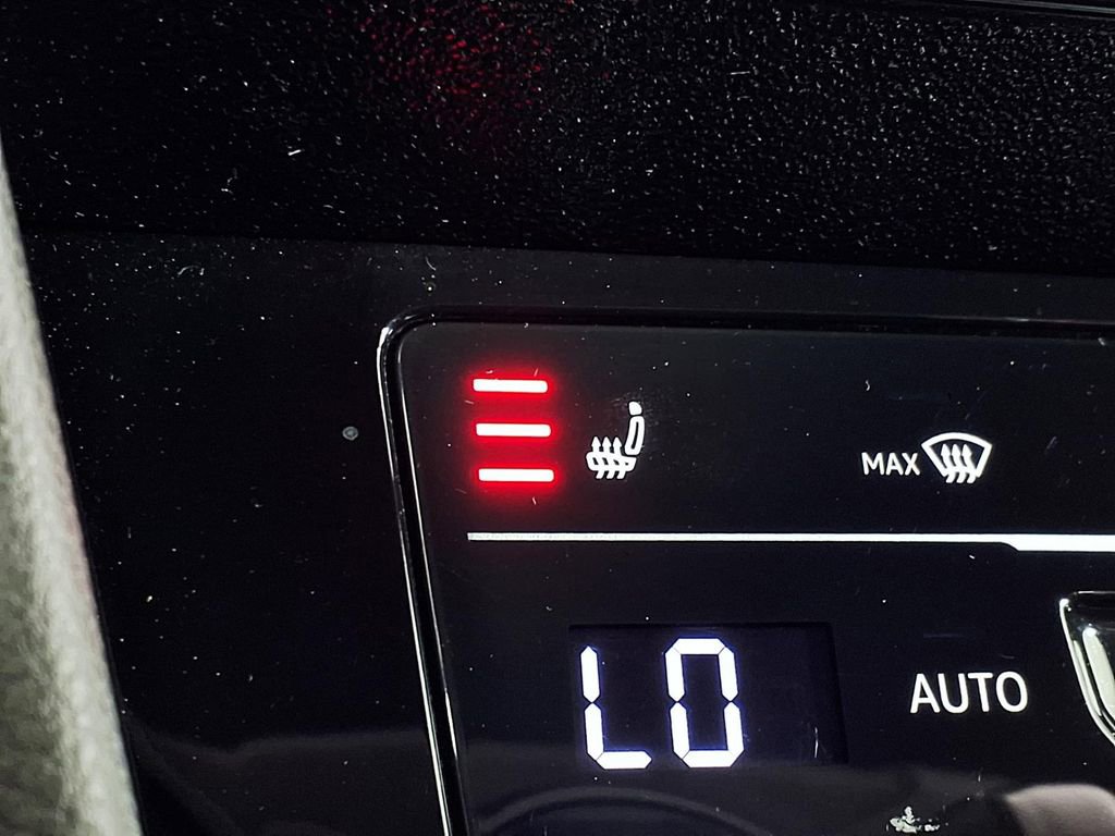 Used 2023 Volkswagen Arteon SE image 16