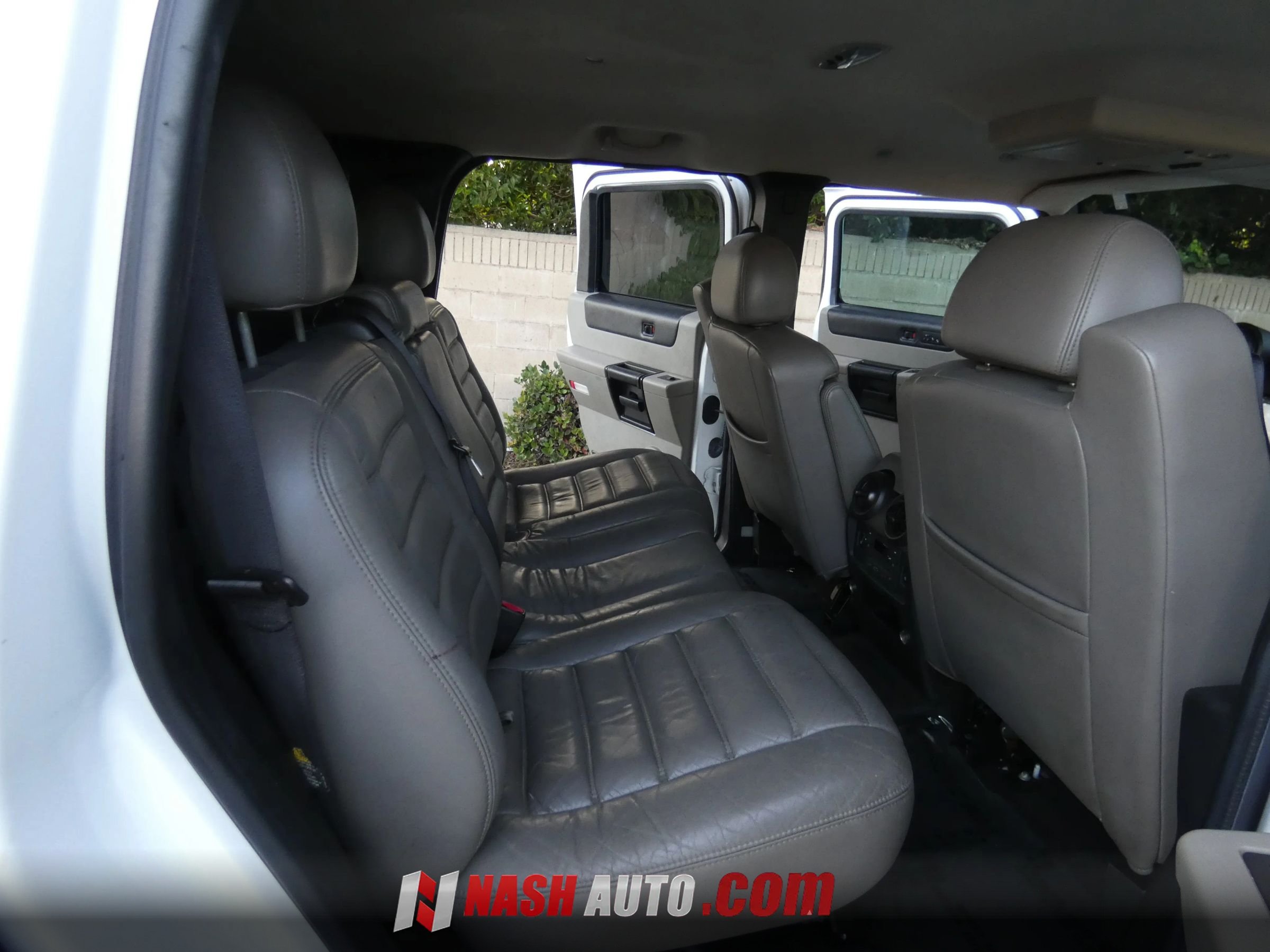 Used 2005 HUMMER H2 w/ Preferred Equipment Group AWD/4WD image 30