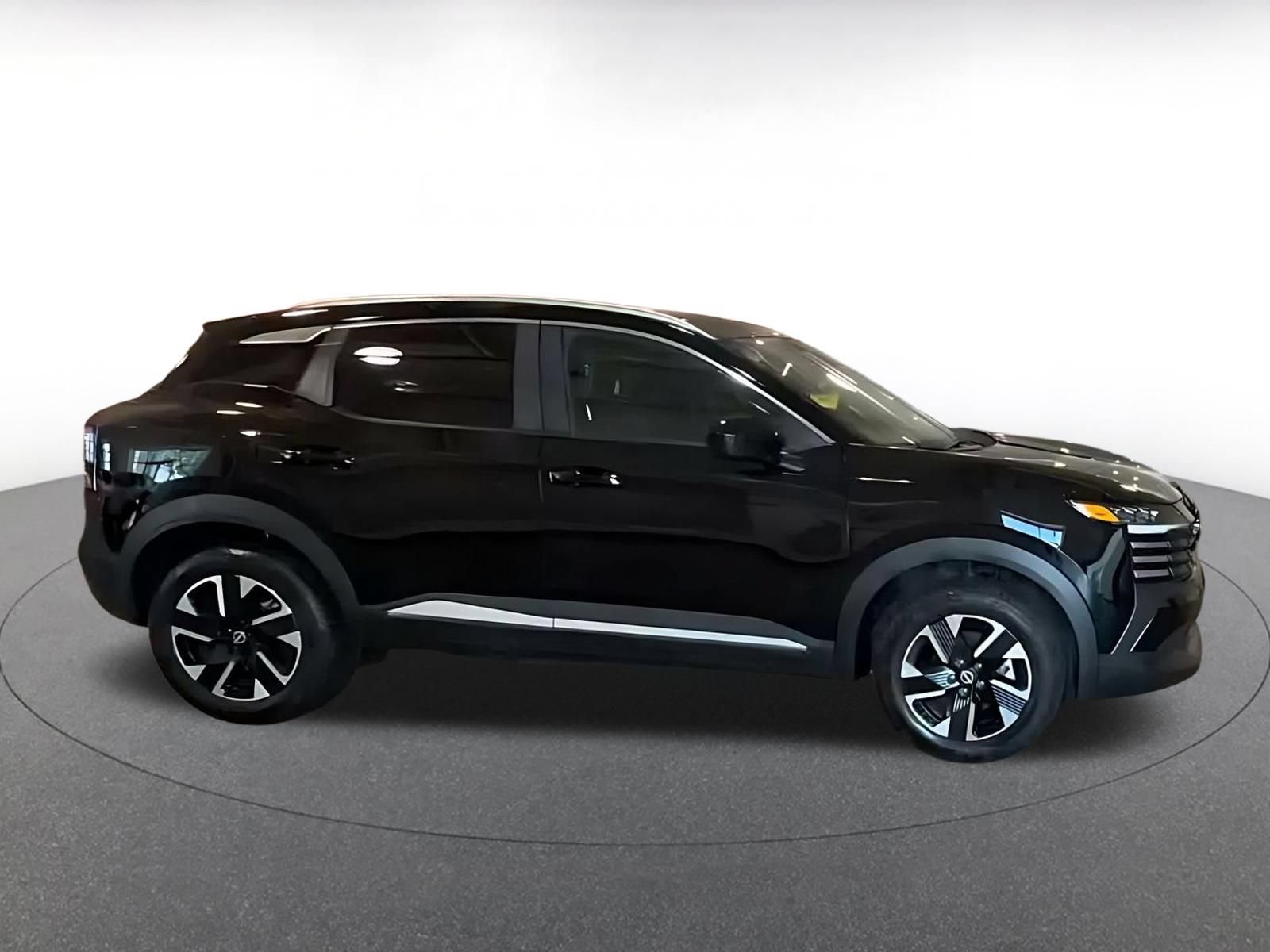 Used 2026 Nissan Kicks SV w/ Cold Weather Package AWD/4WD image 12