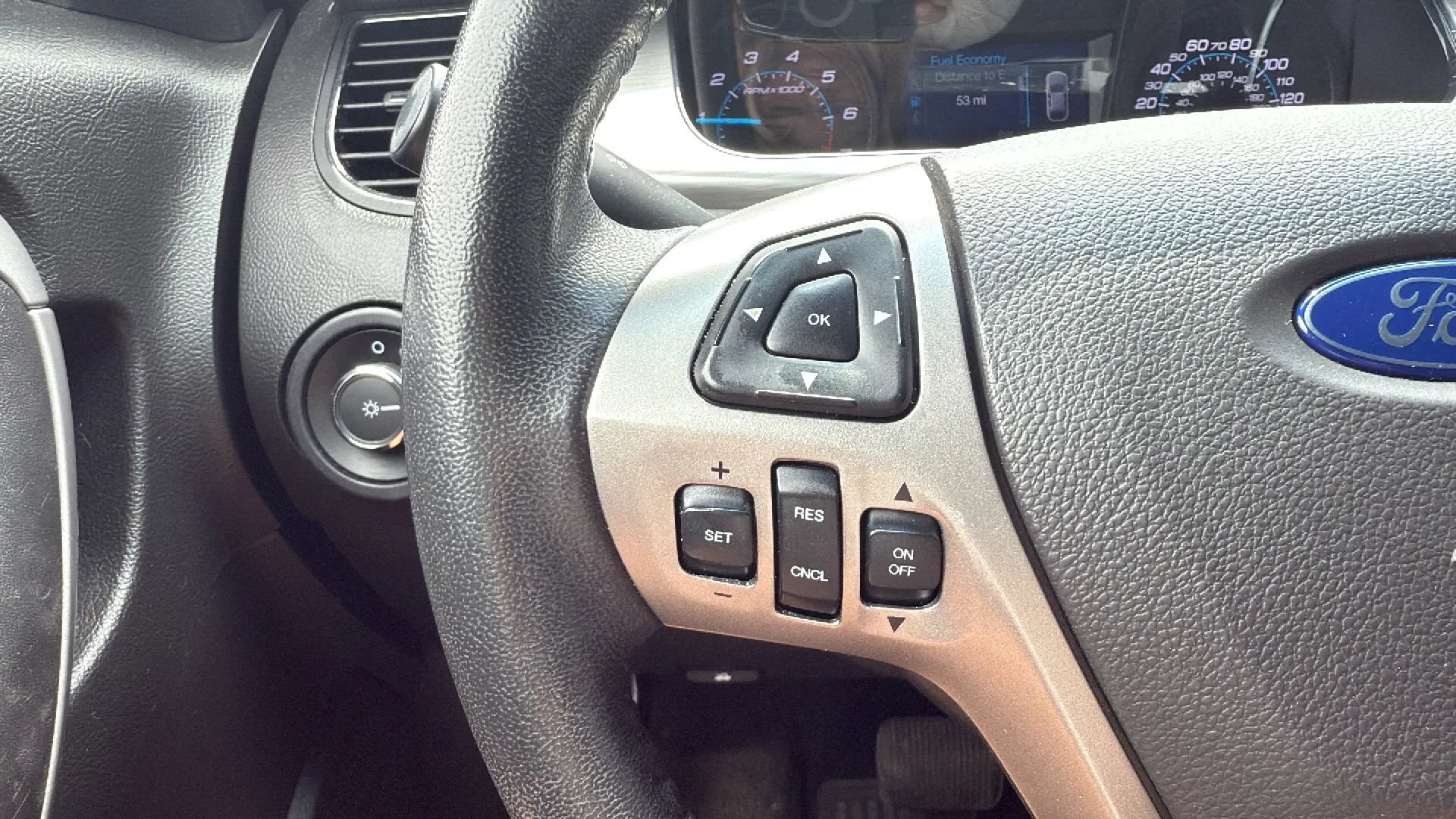 Used 2017 Ford Taurus SEL FWD image 10