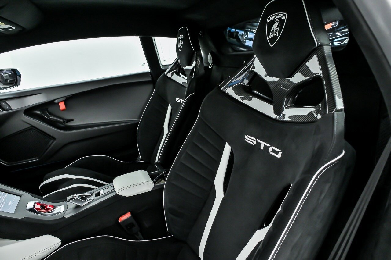 Used 2022 Lamborghini Huracan STO RWD image 23