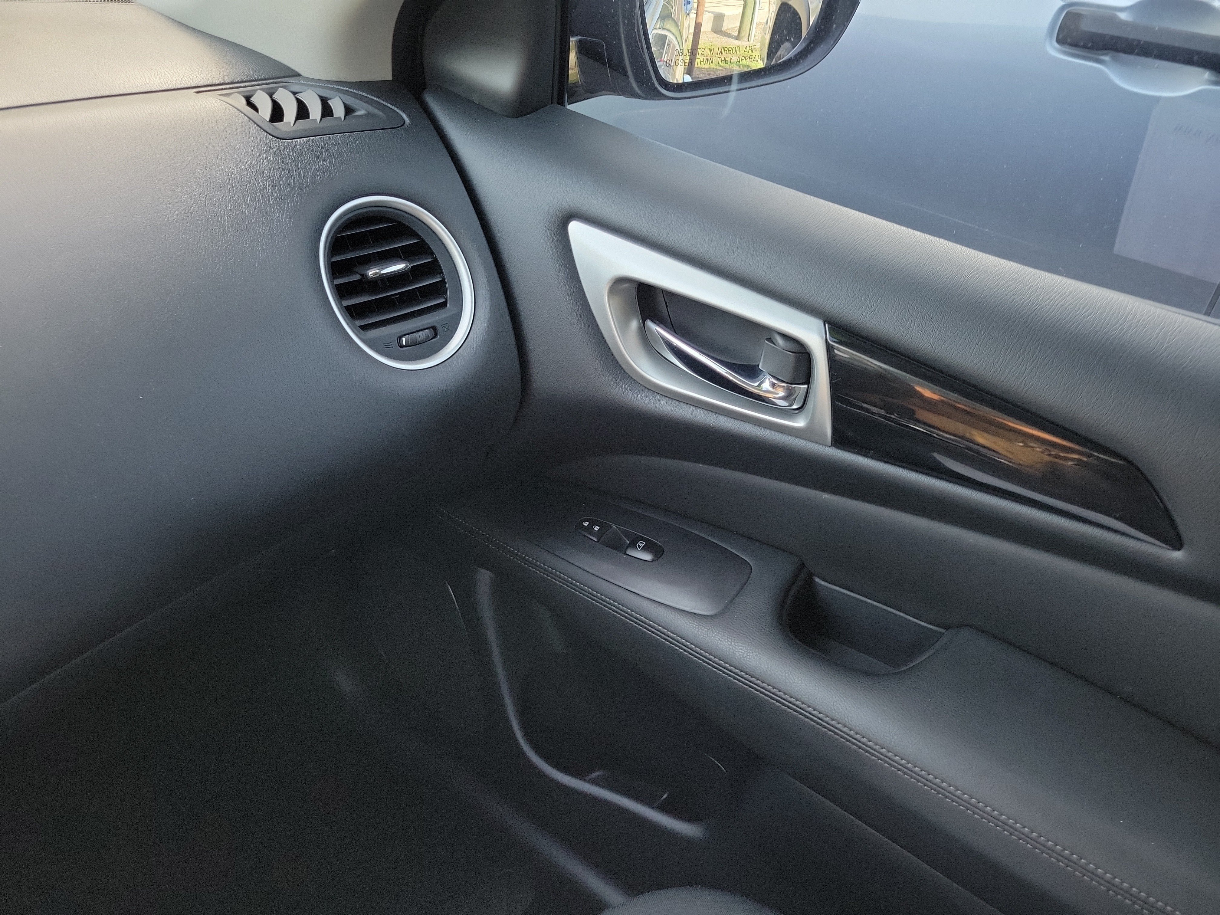 Used 2018 Nissan Pathfinder SV FWD image 29