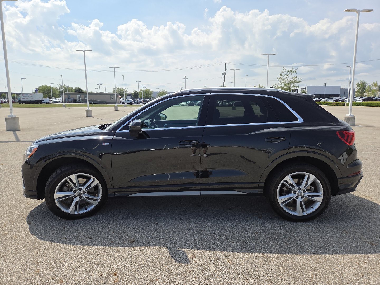 Used 2020 Audi Q3 2.0T Premium w/ Convenience Package AWD/4WD image 13