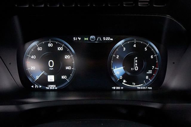 Used 2016 Volvo XC90 T6 Momentum w/ Momentum Plus Package image 16