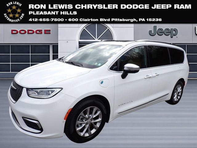 Used 2023 Chrysler Pacifica Pinnacle image 1
