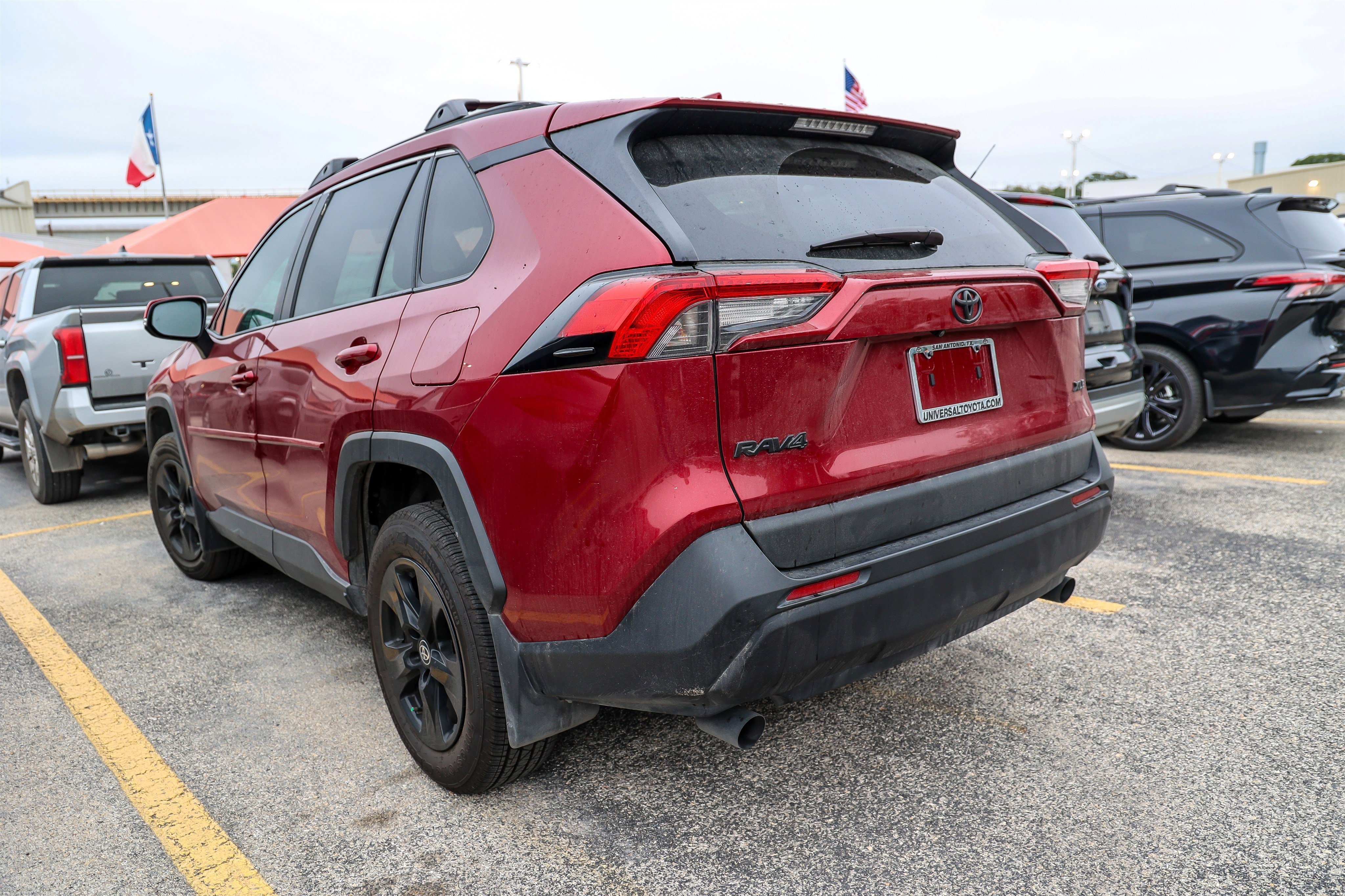 Used 2024 Toyota RAV4 XLE w/ Convenience Package FWD image 9