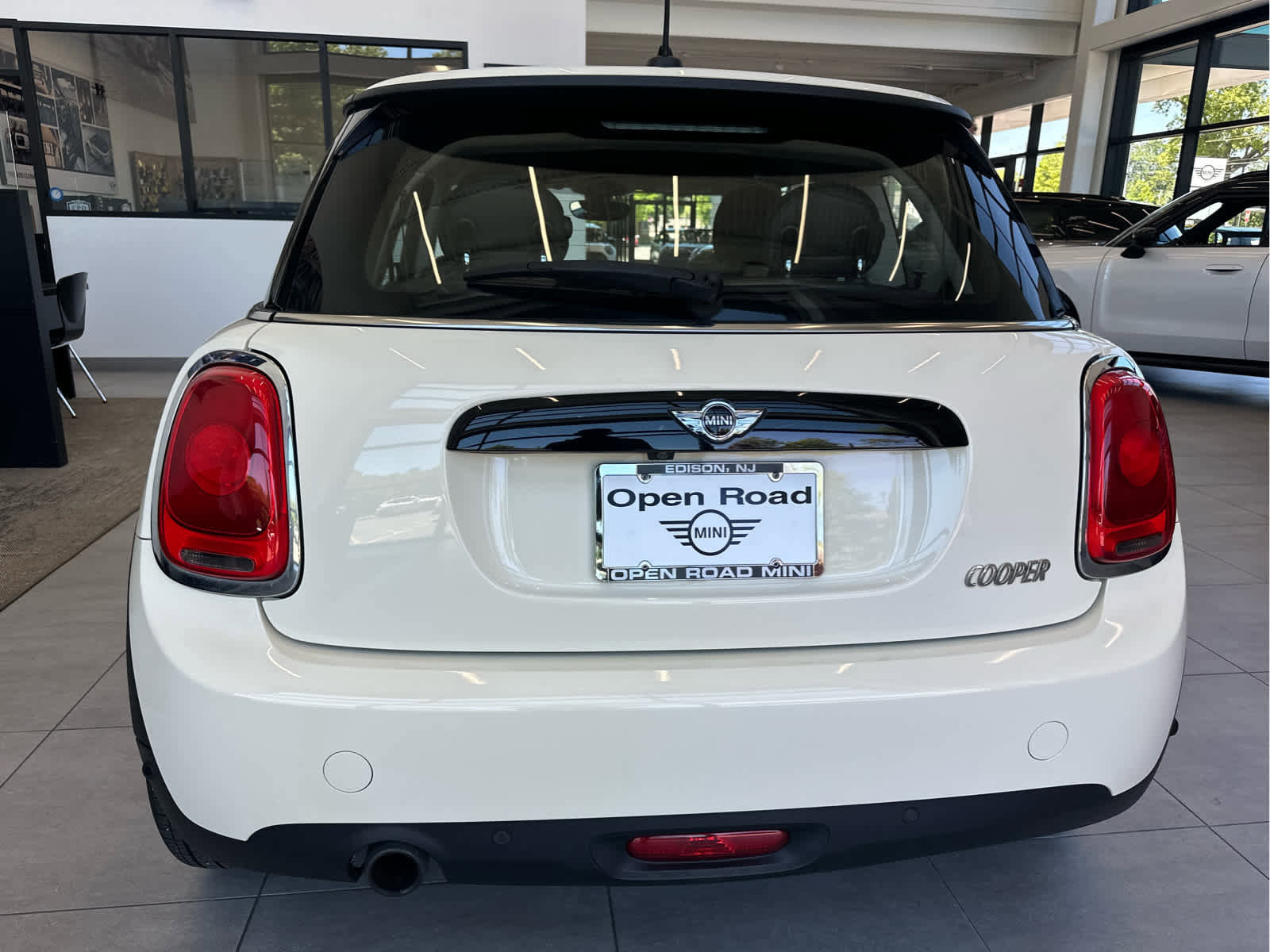 Used 2018 MINI Cooper 2-Door Hardtop FWD image 4