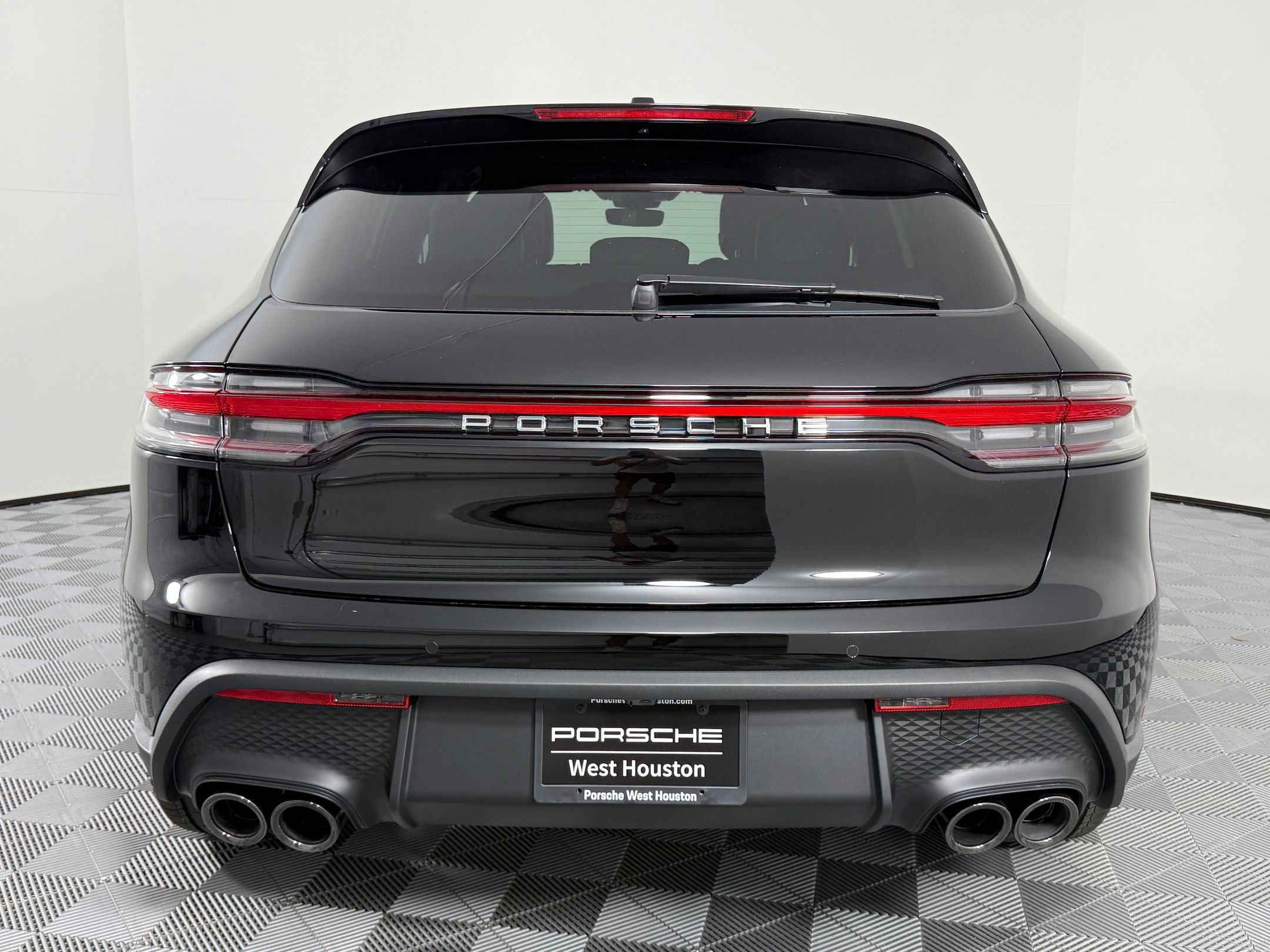 Certified 2026 Porsche Macan AWD/4WD image 10