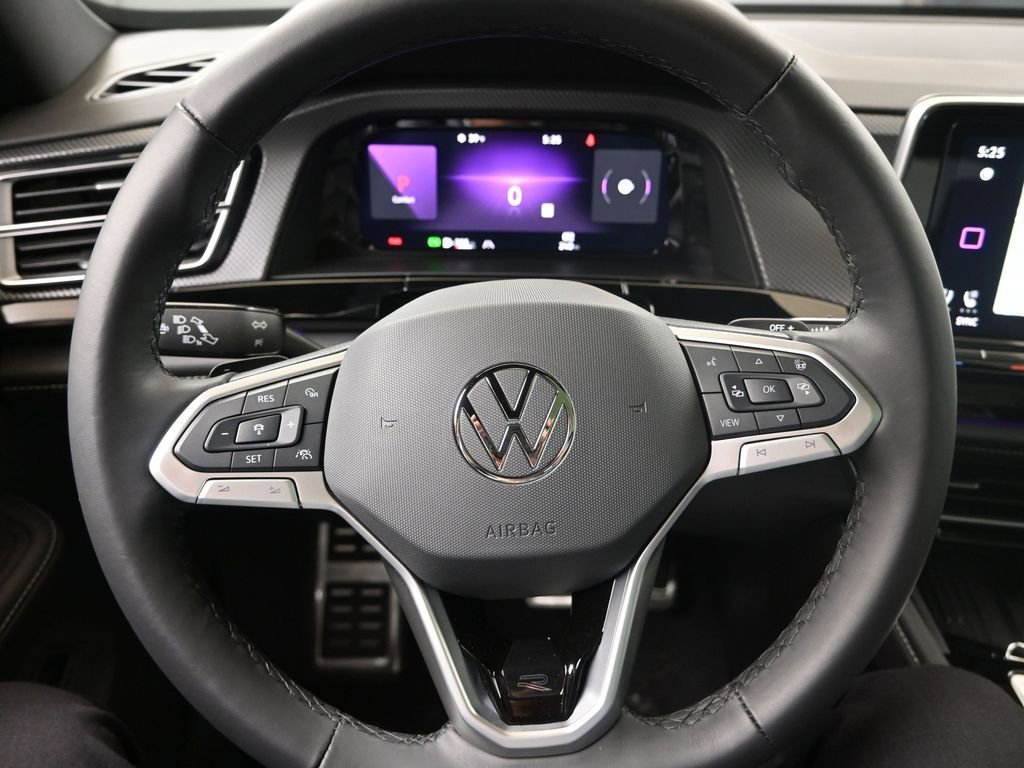 Used 2025 Volkswagen Atlas Cross Sport SEL R-Line image 25
