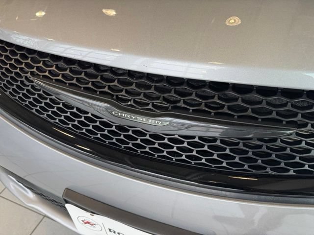 Used 2019 Chrysler Pacifica Touring Plus w/ S Appearance Package FWD image 34