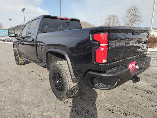 Used 2025 Chevrolet Silverado 2500 ZR2 w/ Technology Package image 3