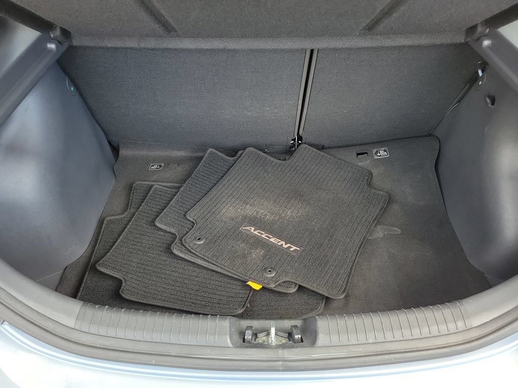 Used 2013 Hyundai Accent GS FWD image 7