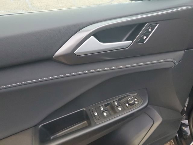 New 2026 Volkswagen Taos SE FWD image 14