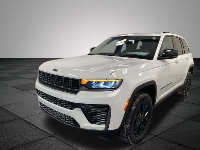 Used 2026 Jeep Grand Cherokee Laredo AWD/4WD image 3