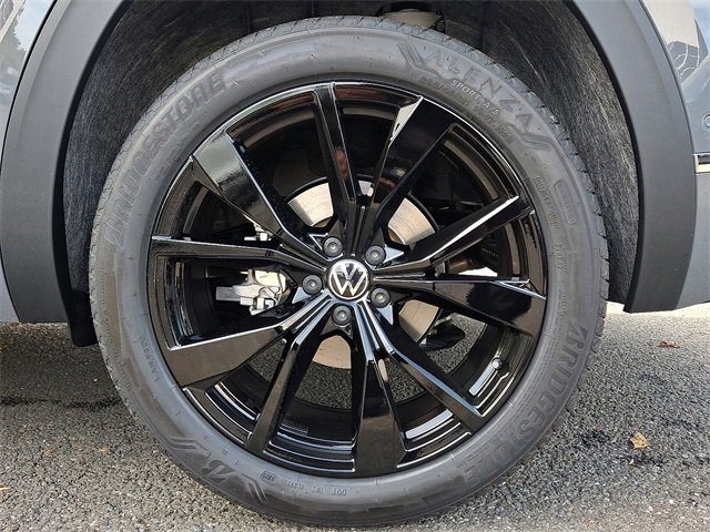 New 2026 Volkswagen Atlas Cross Sport SEL Premium R-Line image 5