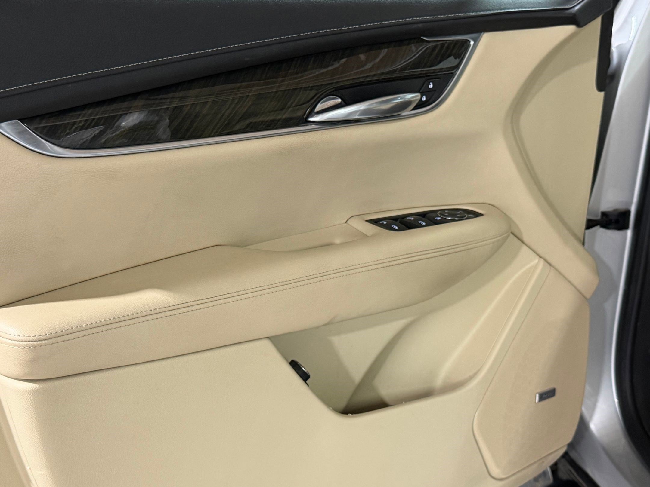 Used 2018 Cadillac XT5 FWD image 21