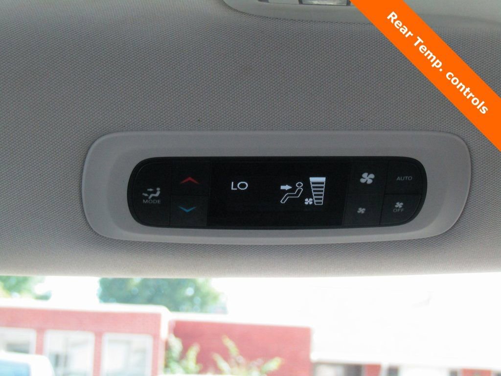 Used 2022 Chrysler Pacifica Touring-L image 17