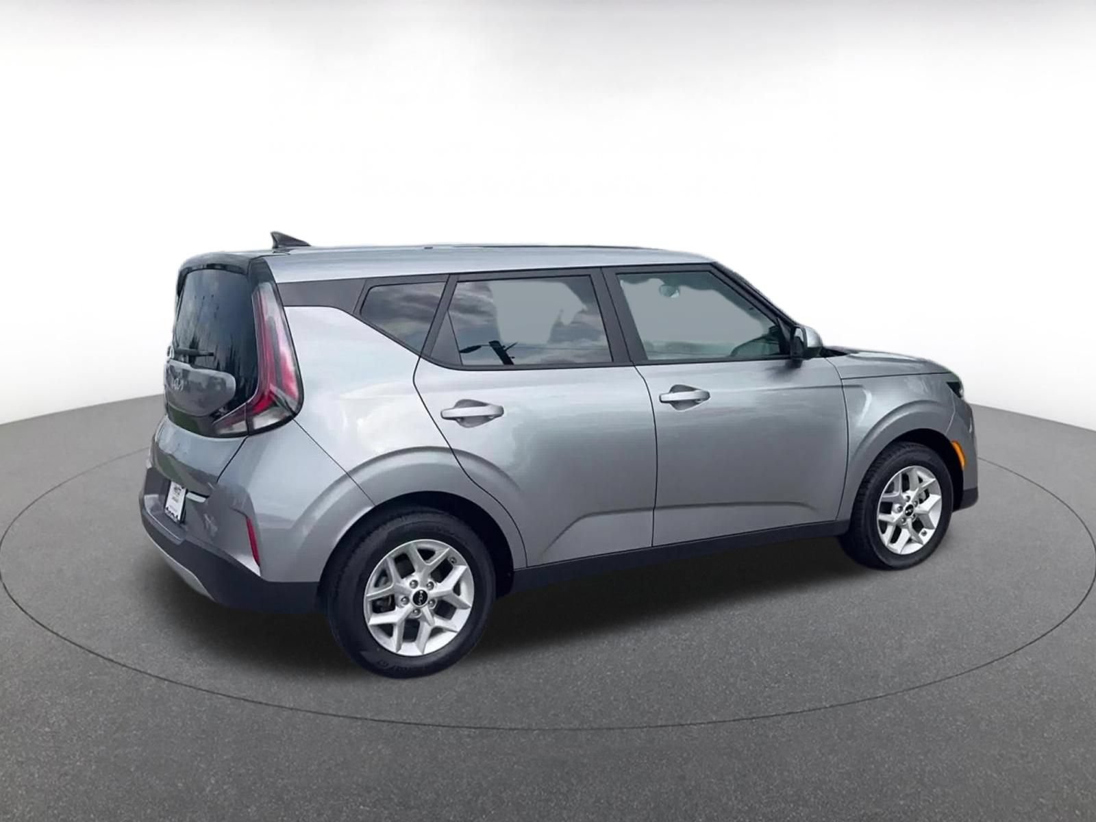 Used 2025 Kia Soul LX w/ LX Technology Package FWD image 15
