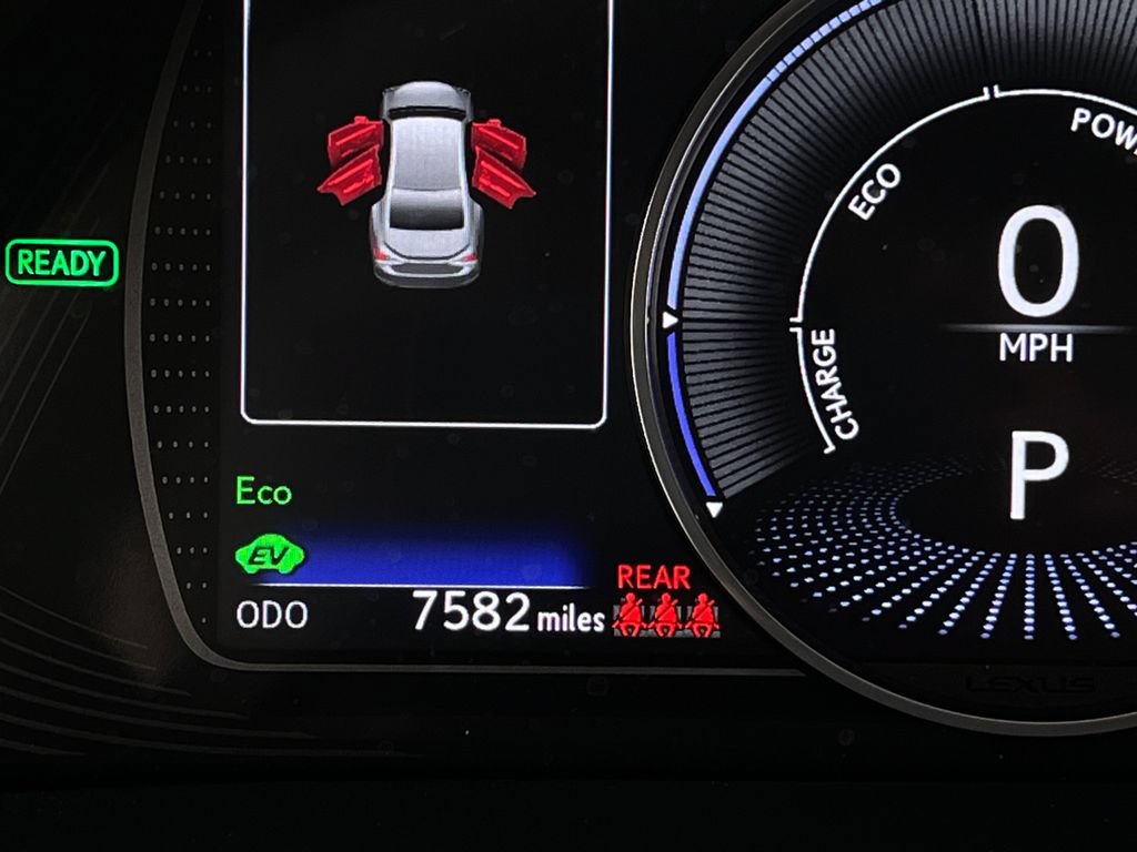 Used 2025 Lexus ES 300h w/ Luxury Package FWD image 17