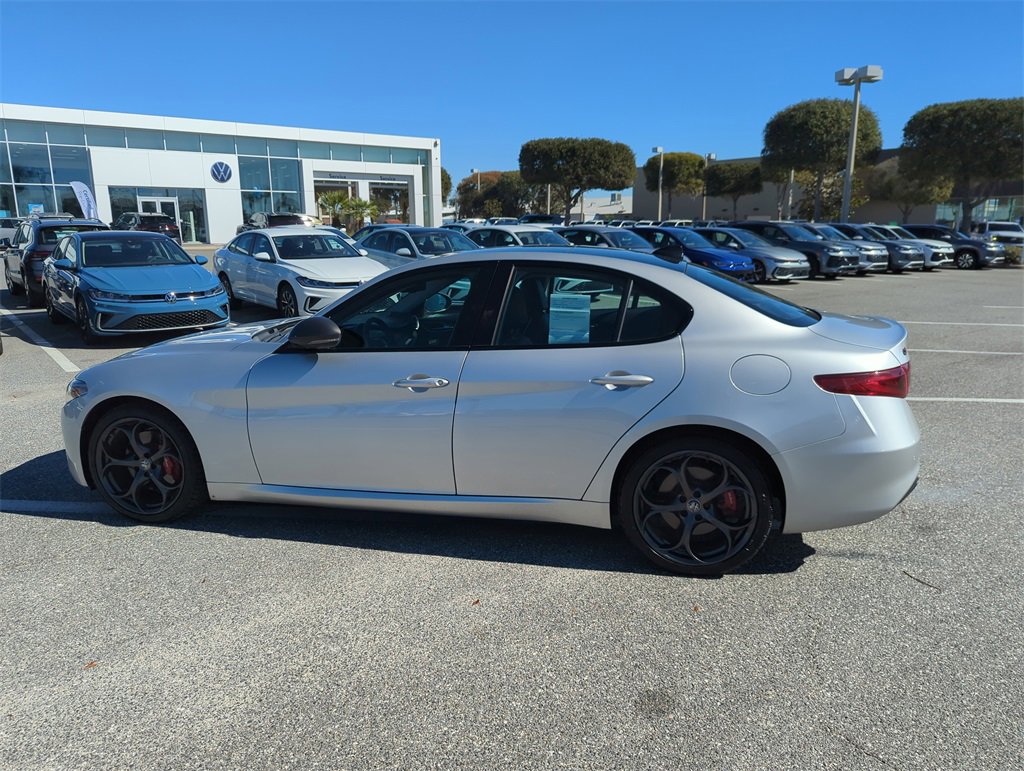 Used 2019 Alfa Romeo Giulia Base image 10