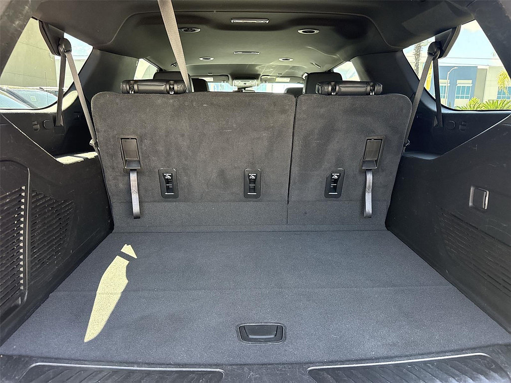 Used 2024 Chevrolet Suburban LT RWD image 24