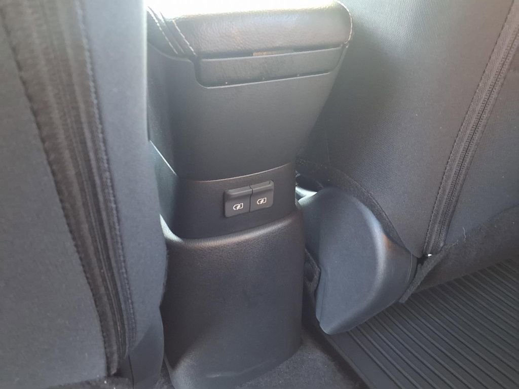 Certified 2025 Nissan Kicks Play S image 21