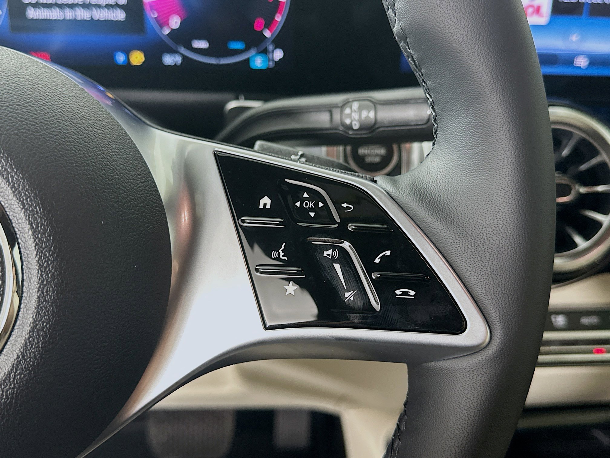 Certified 2025 Mercedes-Benz GLB 250 4MATIC image 13